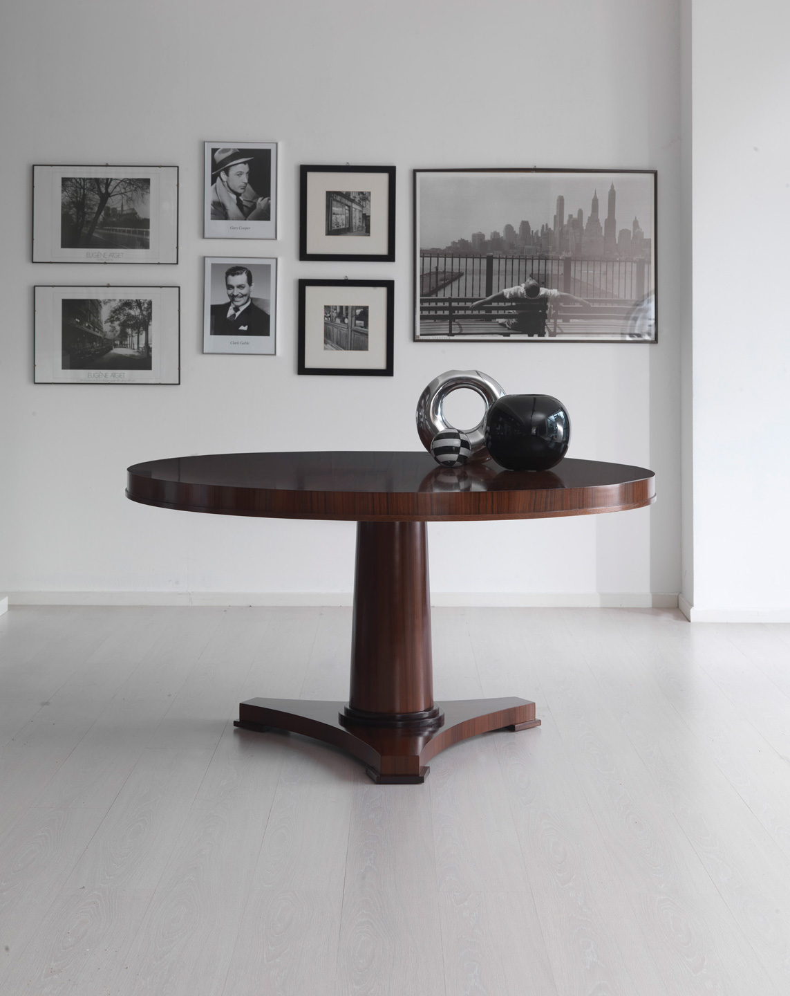 Столик обеденный, выполненный в стиле арт-деко, дизайн Galimberti Nino