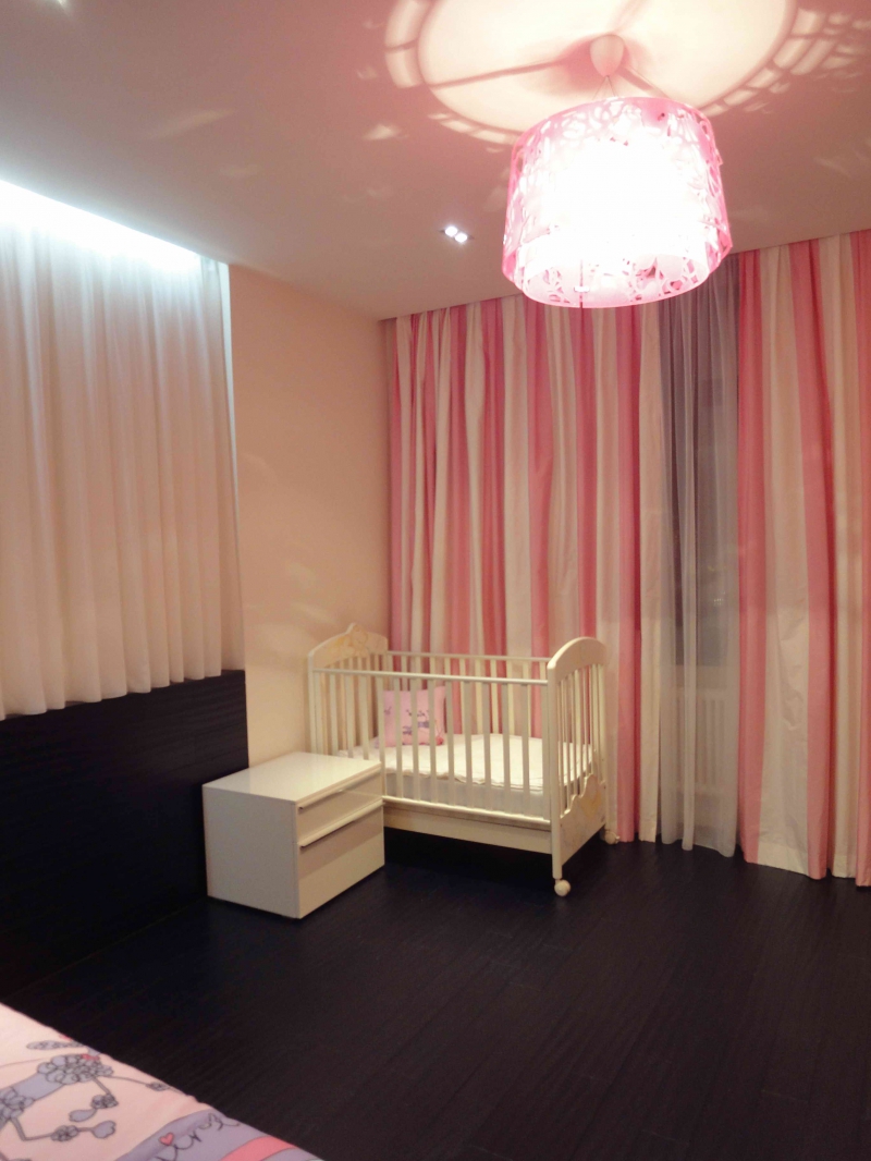 Детская комната для девочки в нежной цветовой палитре