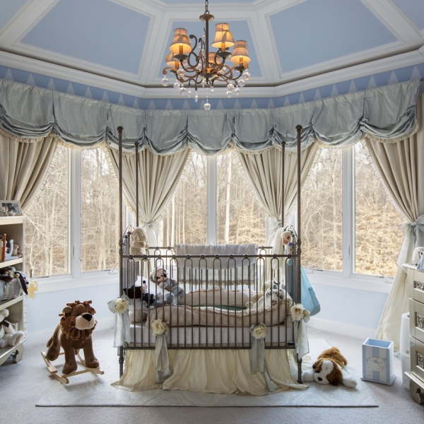 Детская комната в роскошном необарокко