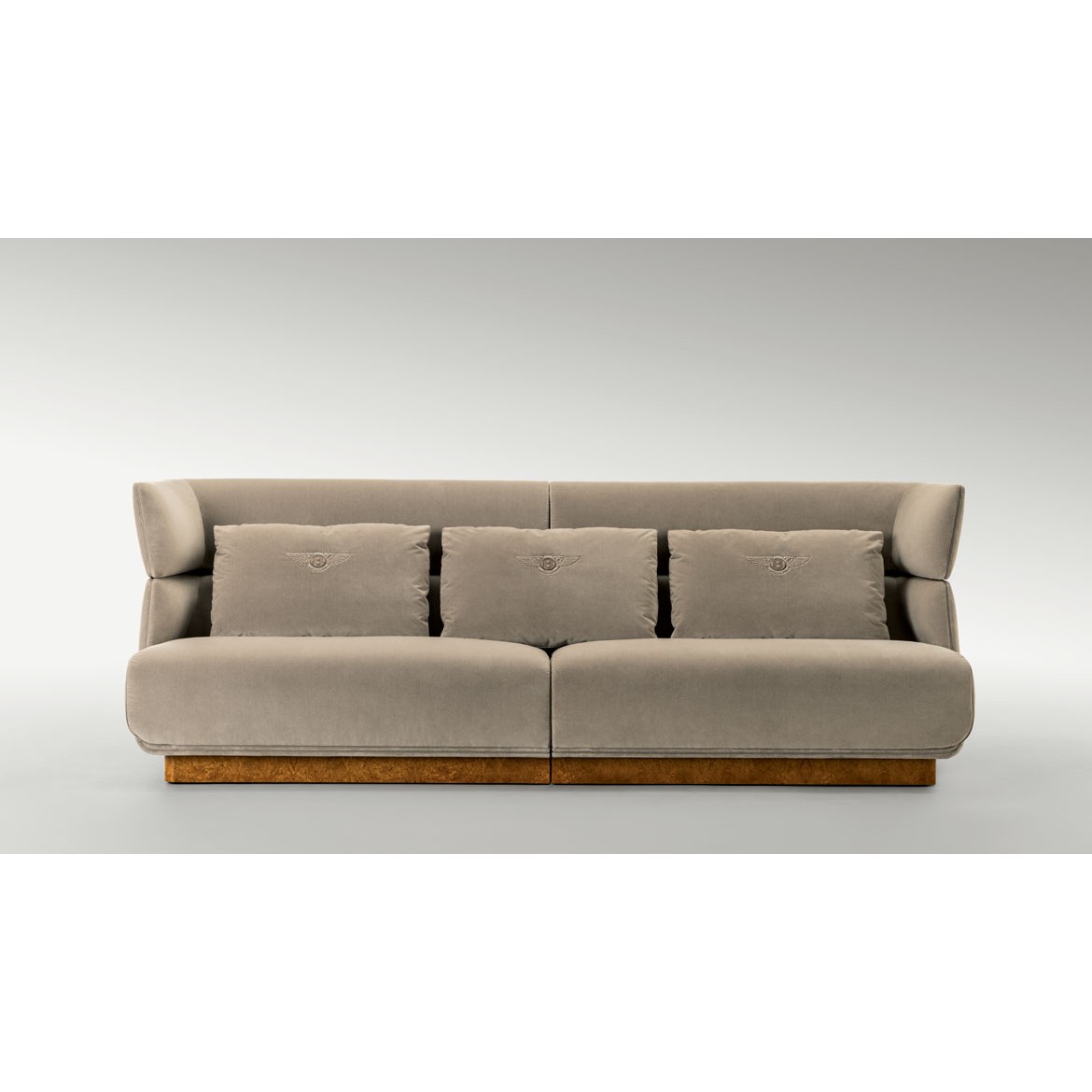 Диван Lancaster Sofa, дизайн Bentley Home