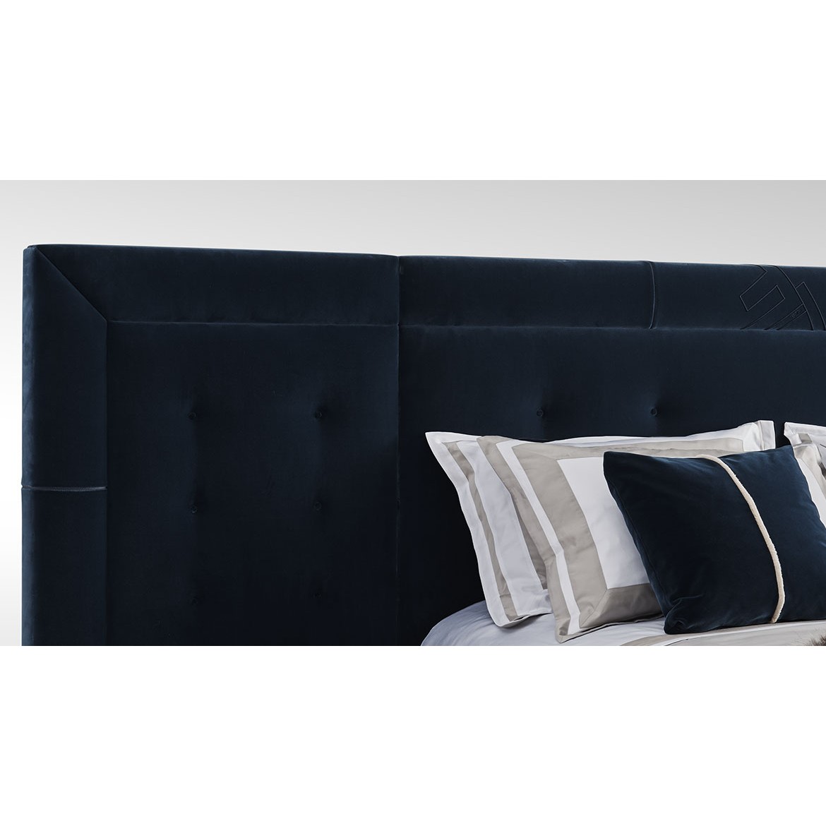 Кровать Pincio Bed, дизайн Fendi Casa