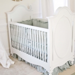 Детская комната для новорожденного мальчика в классическом стиле
