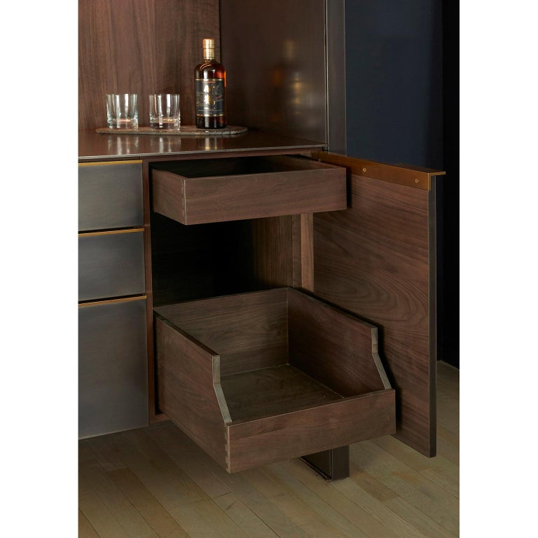 Барный шкаф Amuneal's Blackened Stainless Steel Bar Барный шкаф Amuneal's Blackened Stainless Steel Bar