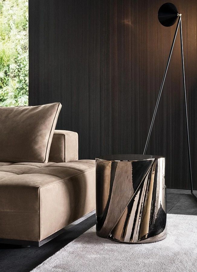Кофейный столик Noor, дизайн Minotti Кофейный столик Noor, дизайн Minotti