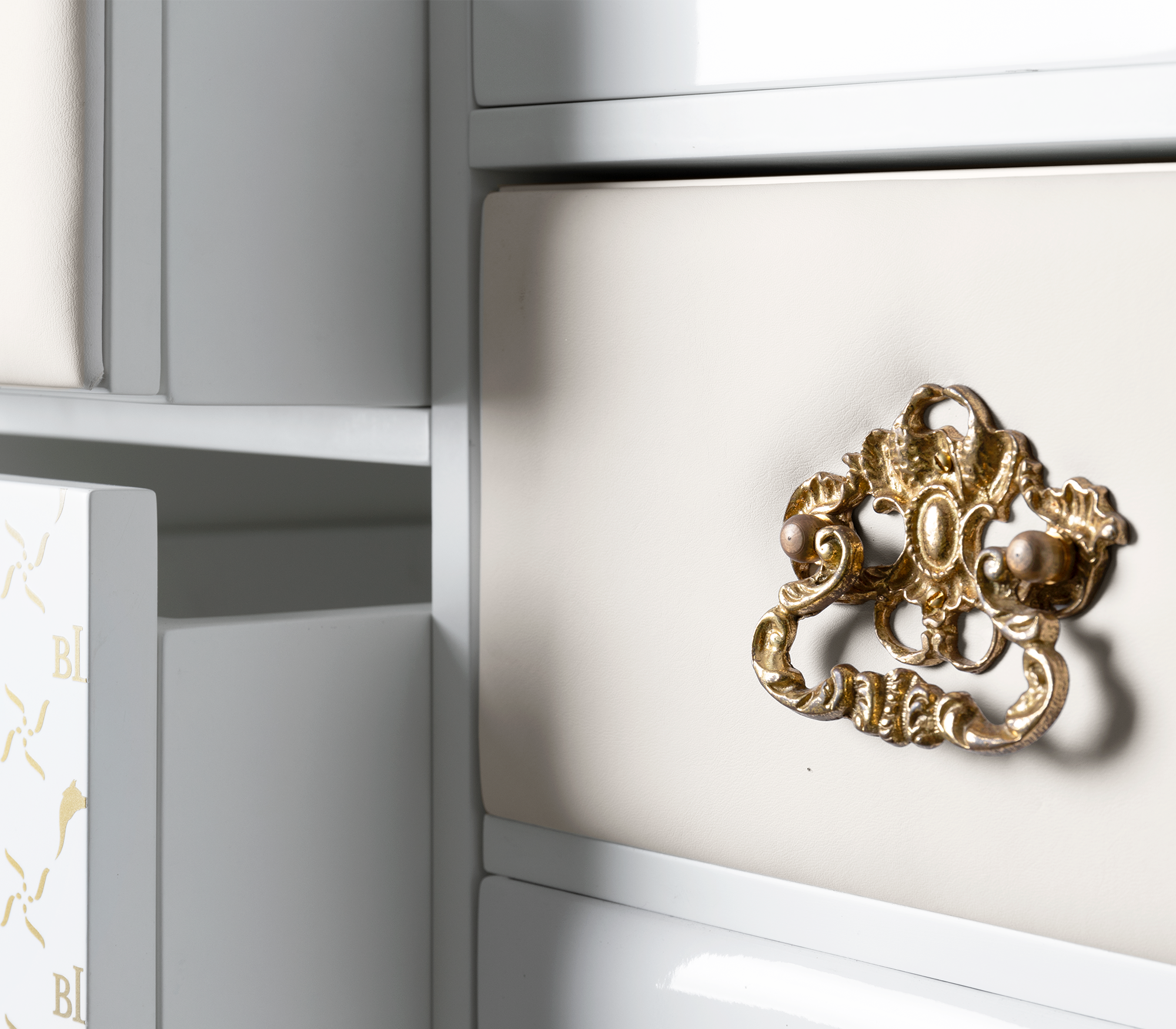 Комод MONDRIAN WHITE, дизайн Boca do Lobo Комод MONDRIAN WHITE, дизайн Boca do Lobo