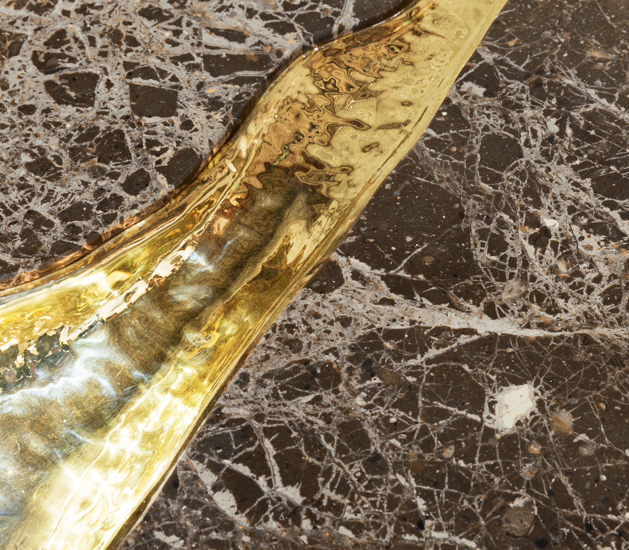 Консоль EMPIRE, дизайн Boca do Loco Консоль EMPIRE, дизайн Boca do Loco