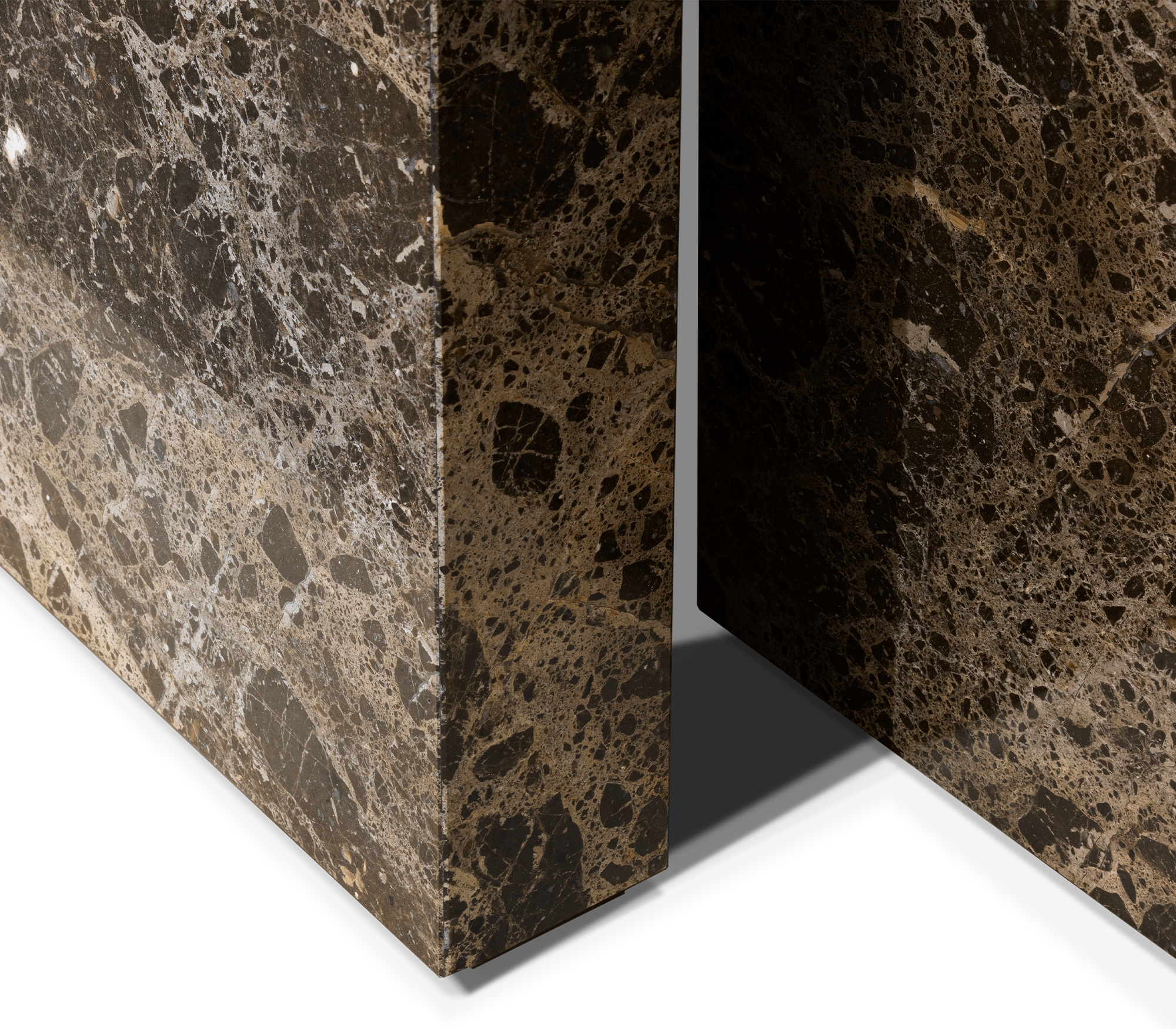 Консоль EMPIRE, дизайн Boca do Loco Консоль EMPIRE, дизайн Boca do Loco