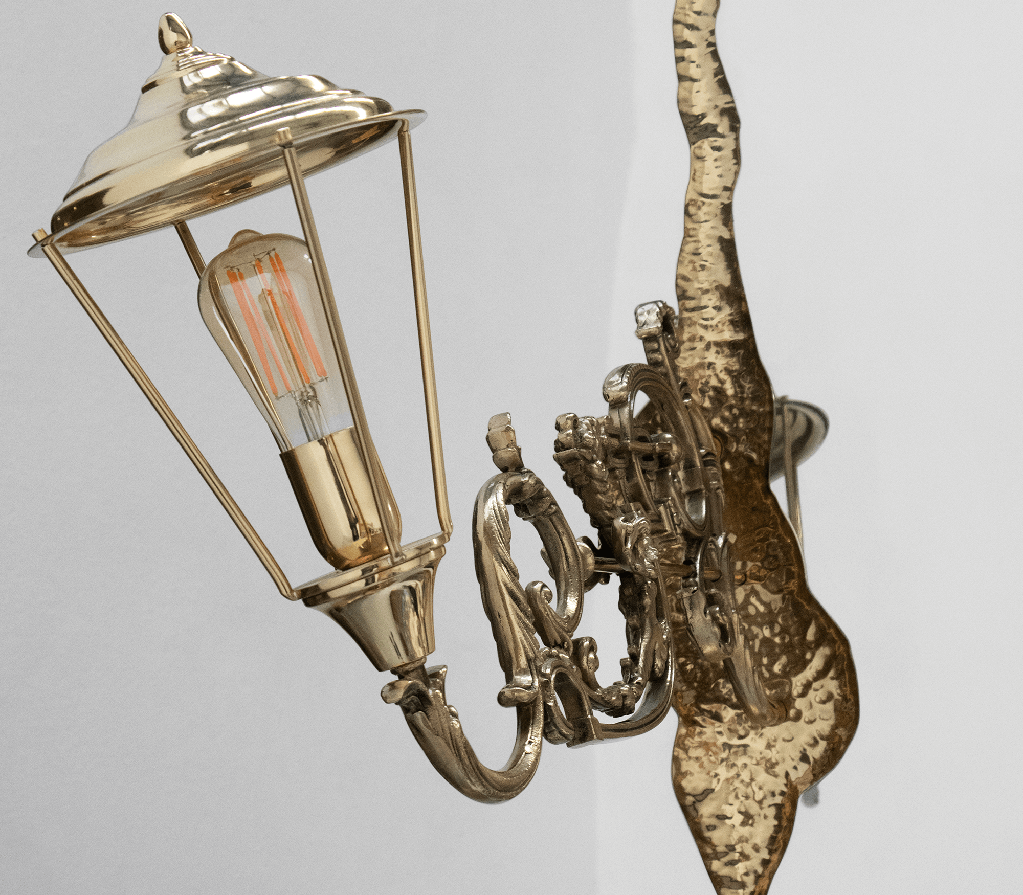 Консоль LUMIERE, дизайн Boca do Loco Консоль LUMIERE, дизайн Boca do Loco