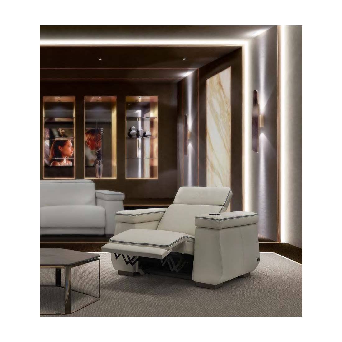 Кресло Loewe Armchair, дизайн Tonino Lamborghini Casa Кресло Loewe Armchair, дизайн Tonino Lamborghini Casa