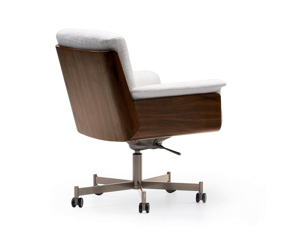Кресло офисное Daiki Studio, дизайн Minotti Кресло офисное Daiki Studio, дизайн Minotti