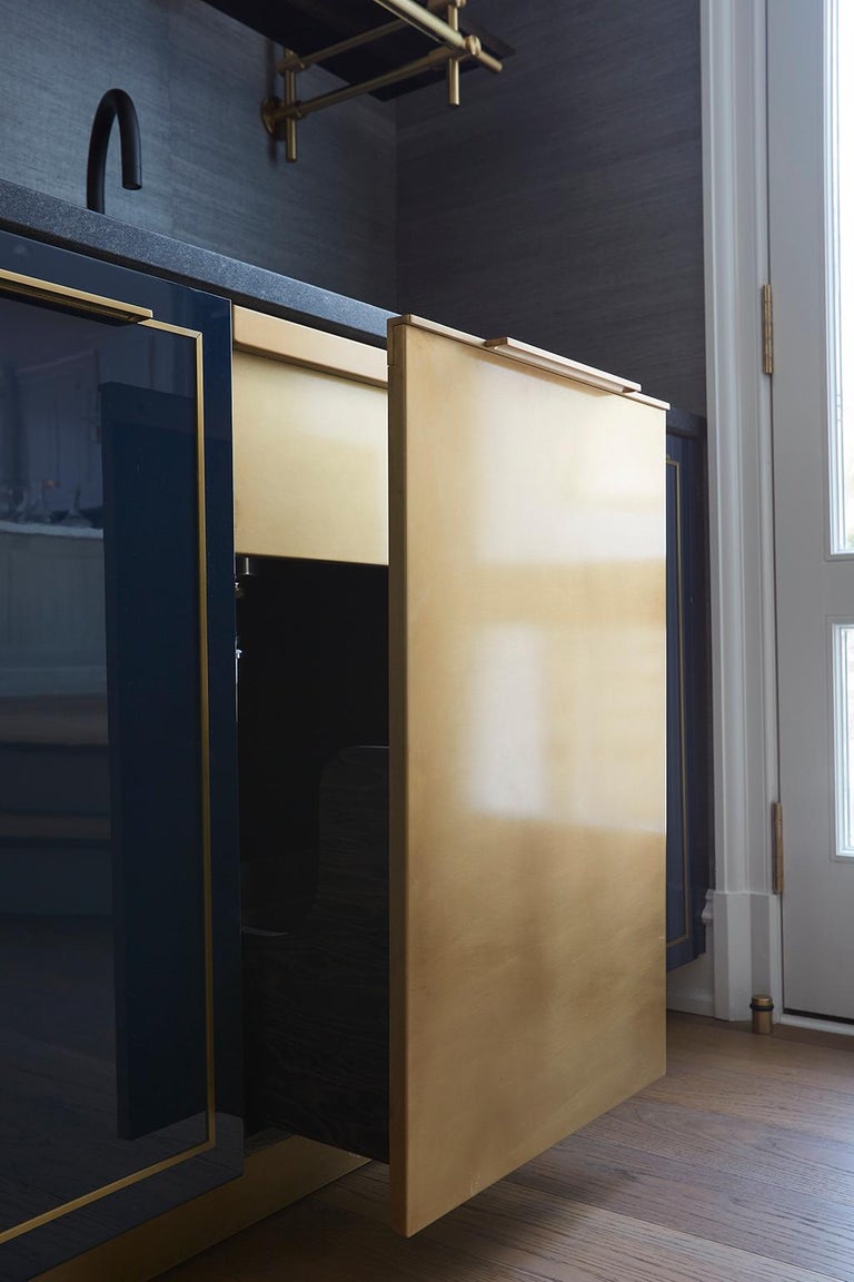 Кухня Amuneal's Gloss Lacquer Bar with Integral Brass Sink Кухня Amuneal's Gloss Lacquer Bar with Integral Brass Sink