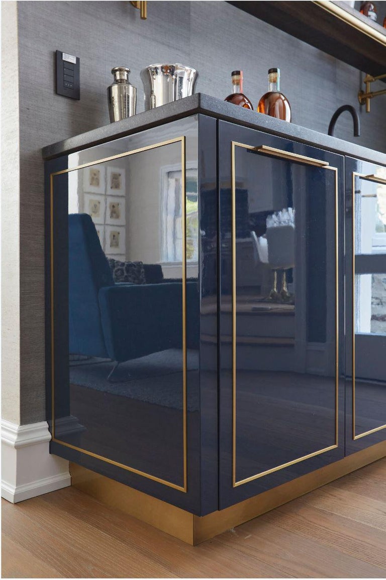 Кухня Amuneal's Gloss Lacquer Bar with Integral Brass Sink Кухня Amuneal's Gloss Lacquer Bar with Integral Brass Sink